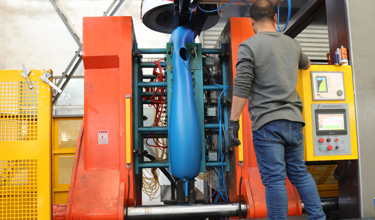 曝光！吹塑托盤生產(chǎn)廠家生產(chǎn)過程竟是如此！