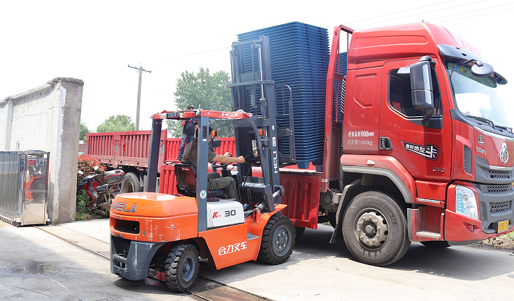 九腳吹塑托盤為何標(biāo)準(zhǔn)化？你要的原因在這里