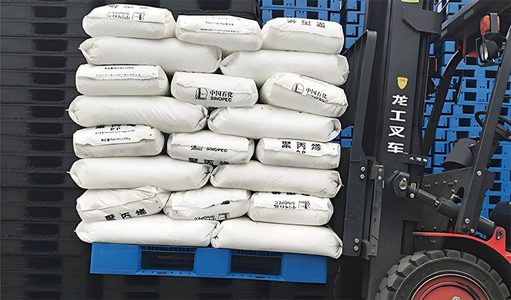 塑料托盤怎么與叉車配合？